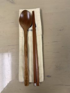 Yesterday, I visited restaurant and use my own chopsticks and spoon. I have been carrying spoon and chopsticks in my bag since 2004. I am happy now. 