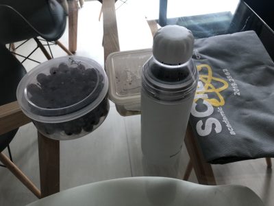 I packed the lunch in the lunch box for my daughter when she went to tutorial school on the weekend. So that she won't buy food from a convenience store and generate plastic waste.