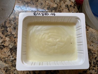 I washed the dishes with homemade dish soap. The tofu box was reused for the dish soap box. I am so proud to live as an ecokeeper.