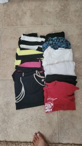 I saw a video of garbage being piled up with clothes thrown away every year. Although it is best to reduce consumption, I try to reduce the amount of waste by sharing the clothes that I bought.